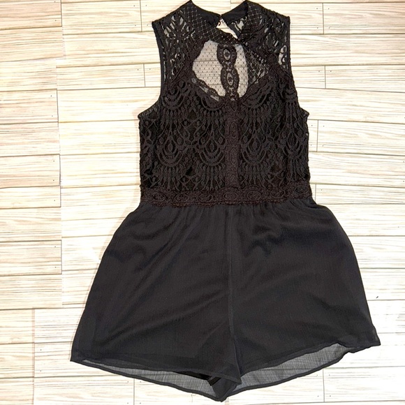 Exhilaration sleeveless romper, with lace - Picture 1 of 4